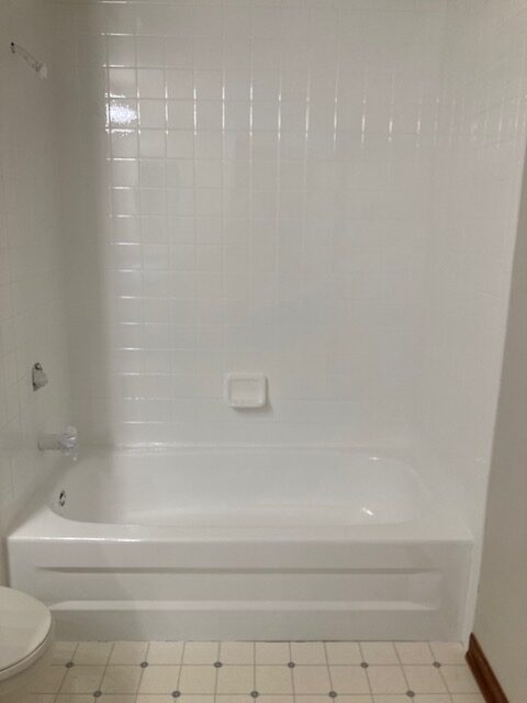 Professional Bathtub Refinishing after picture